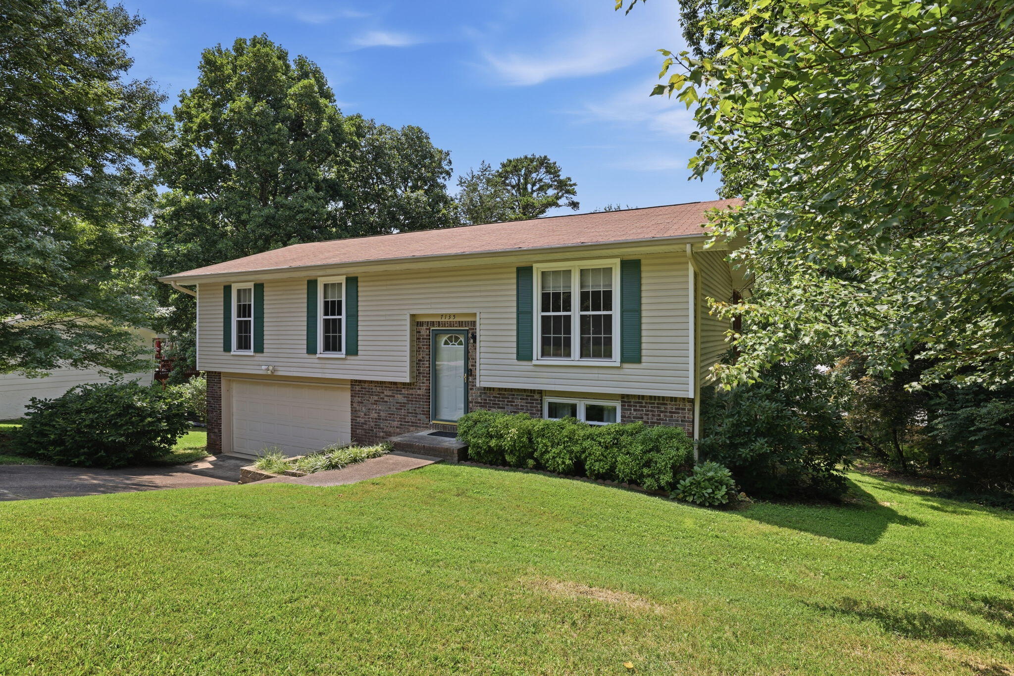 7135 Cane Hollow Road Hixson, TN 37343 - Photo 26 of 32 Front Yard