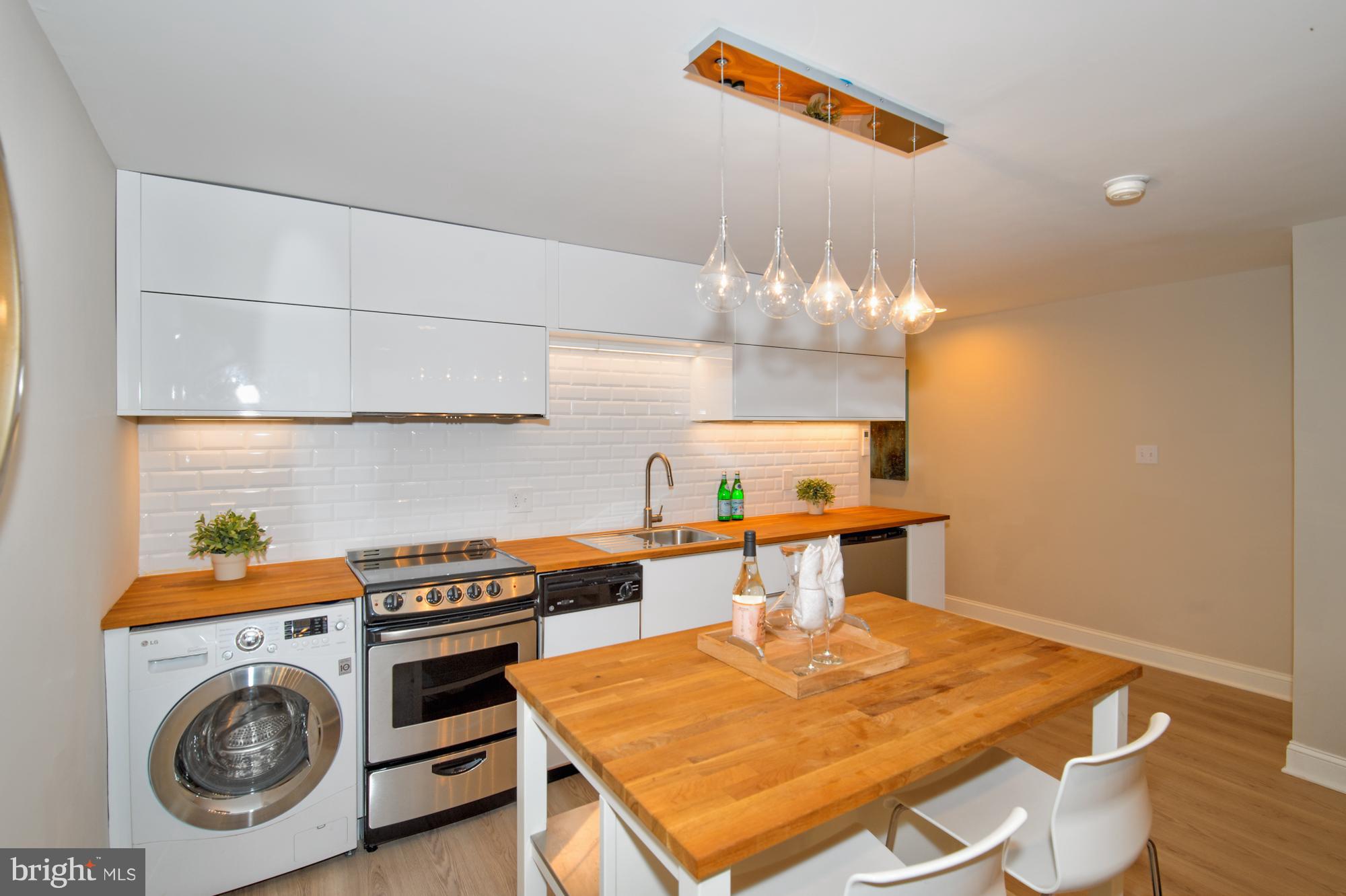 238 10th Street Northeast Washington, DC 20002 - Photo 13 of 30 a room with furniture and a lamp