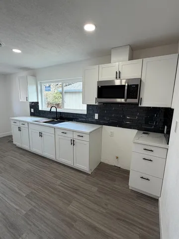 $349,000 | 122 East 11th Street, Hanford, CA 93230