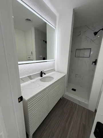 $349,000 | 122 East 11th Street, Hanford, CA 93230