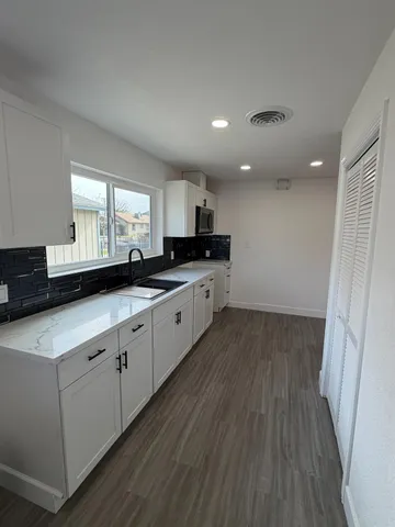 $349,000 | 122 East 11th Street, Hanford, CA 93230