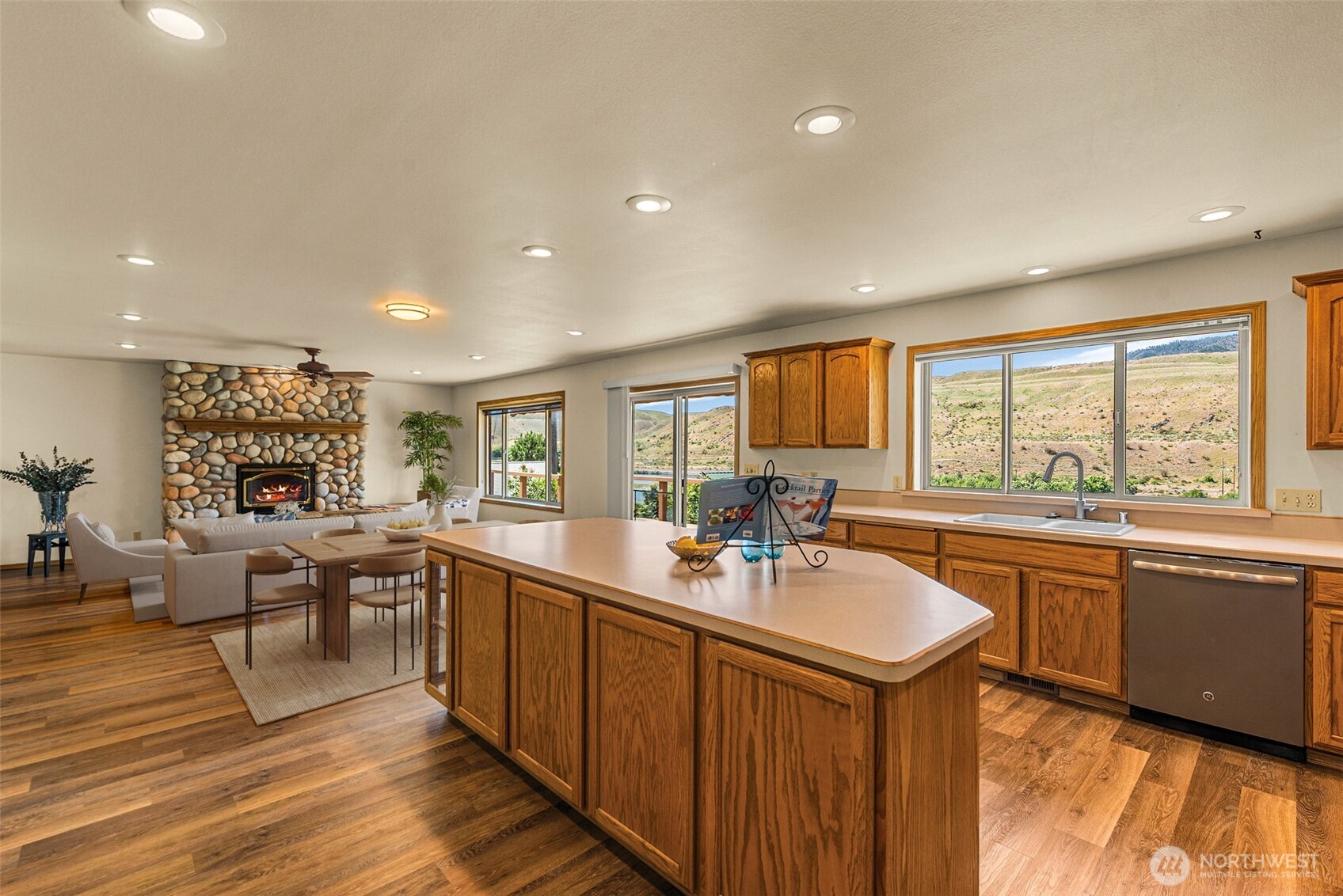 105 Bill Shaw Road Pateros, WA 98846 - Photo 12 of 40