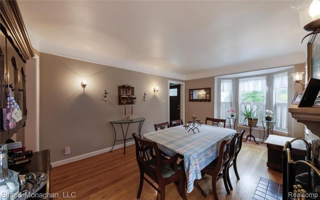 1560 Hampton Road Grosse Pointe, MI 48236 - Photo 11 of 31 12.jpg
