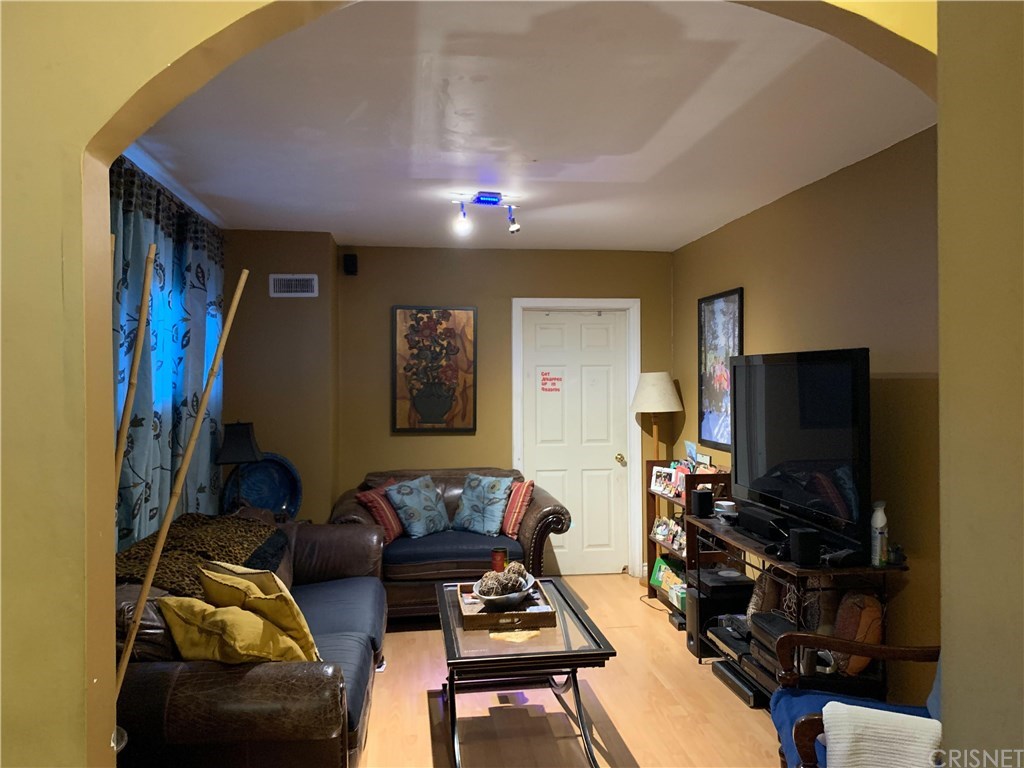 7626 Valmont Street Tujunga, CA 91042 - Photo 3 of 12