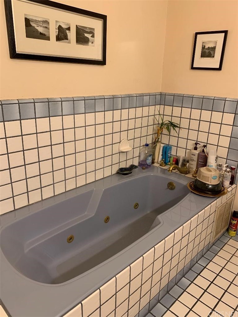 7626 Valmont Street Tujunga, CA 91042 - Photo 8 of 12