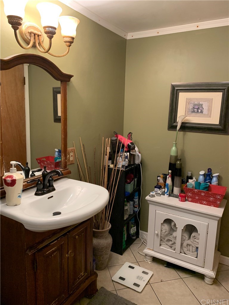 7626 Valmont Street Tujunga, CA 91042 - Photo 9 of 12