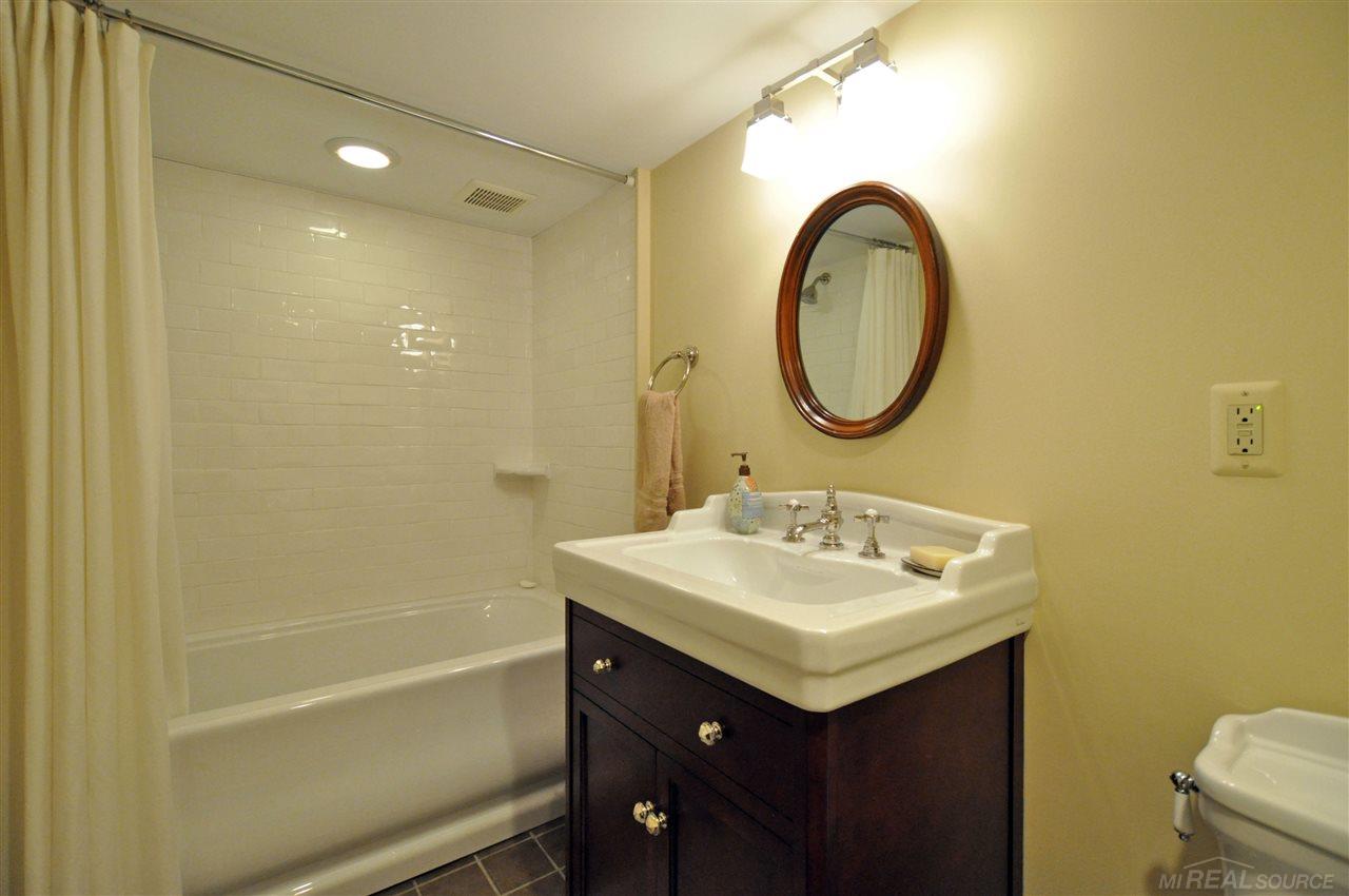 1215 Harvard Road Grosse Pointe Park, MI 48230 - Photo 30 of 34