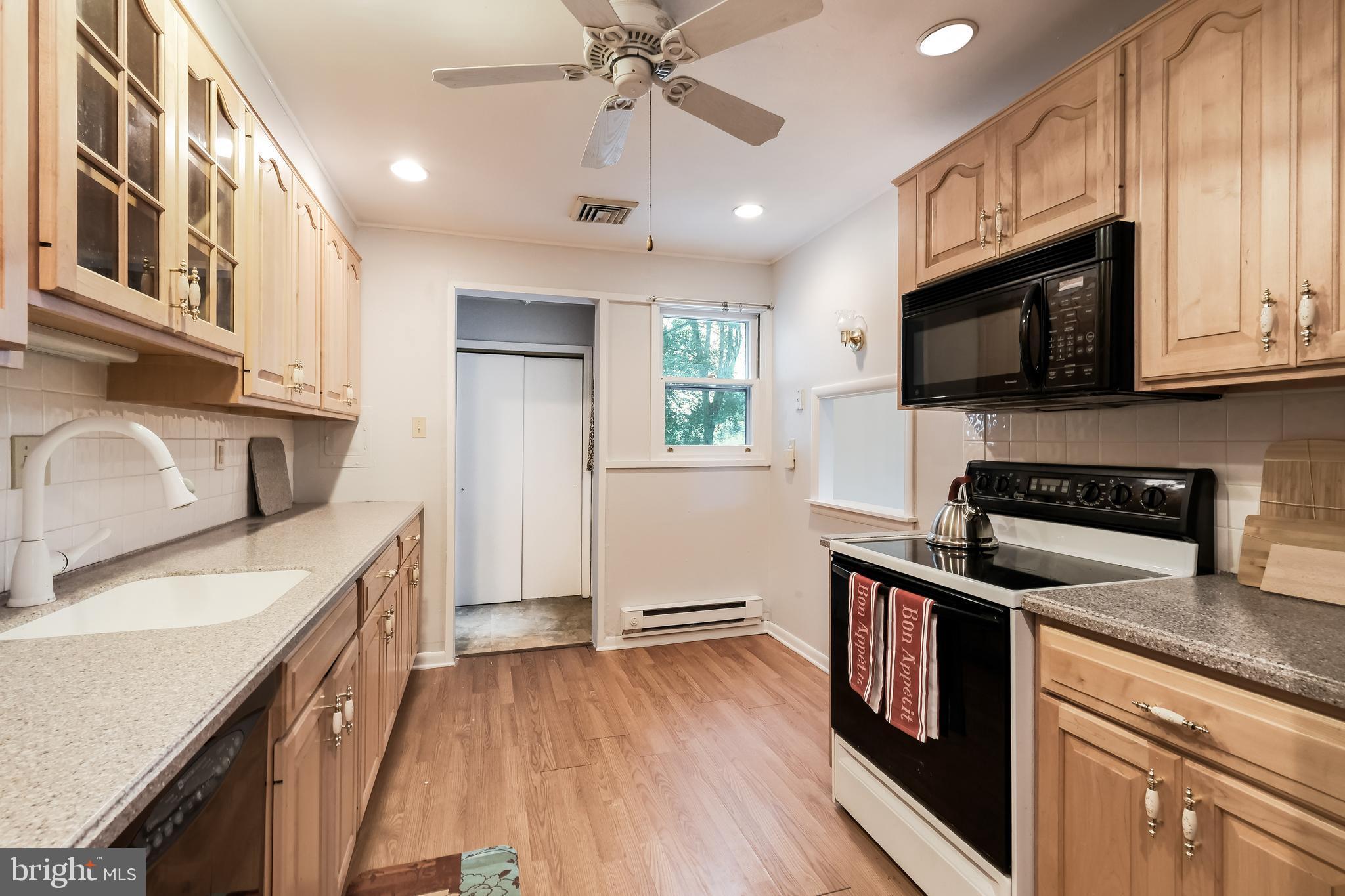 209 Bryans Road Norristown, PA 19401 - Photo 3 of 17 Corian Countertops