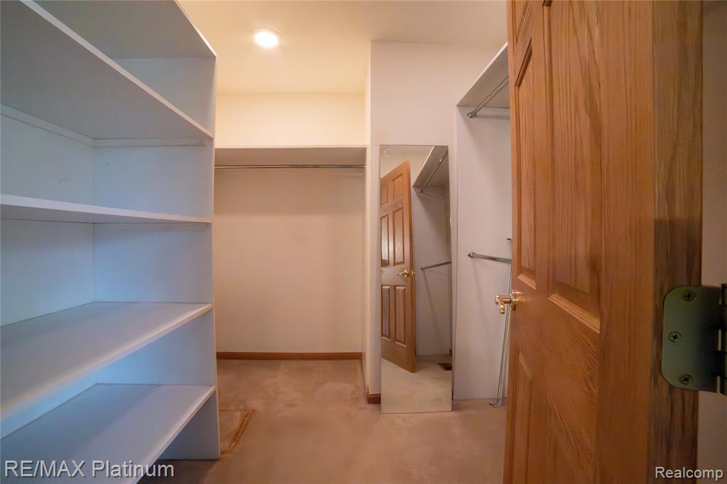 12987 Holtforth Road Fenton, MI 48430 - Photo 13 of 46