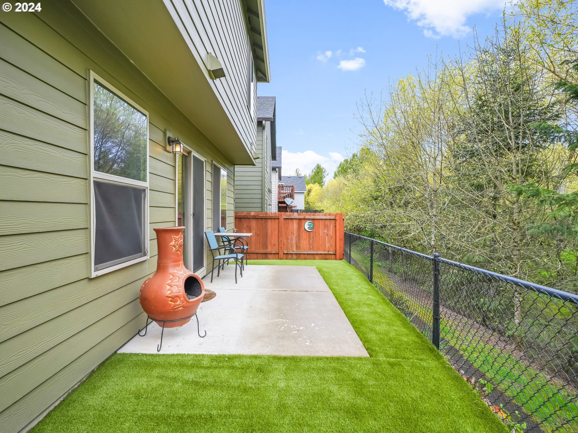 35 North 42nd Place Ridgefield, WA 98642 - Photo 31 of 31 a view of a backyard with sitting area