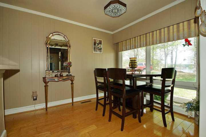 715 Tranquility Road Moneta, VA 24121 - Photo 14 of 64 13- Eating area