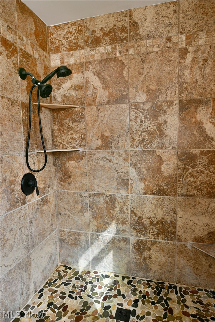 105 Fairview Avenue Cortland, OH 44410 - Photo 40 of 47 Bathroom view of a tile shower