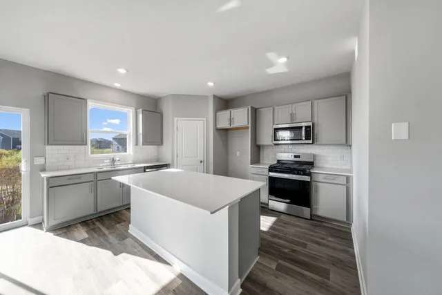 $384,990 | 993 Stone Creek Dr., Jordan, MN 55352