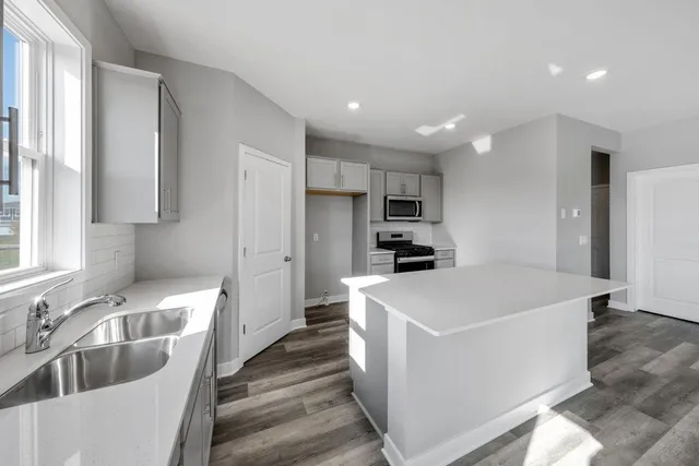 $384,990 | 993 Stone Creek Dr., Jordan, MN 55352