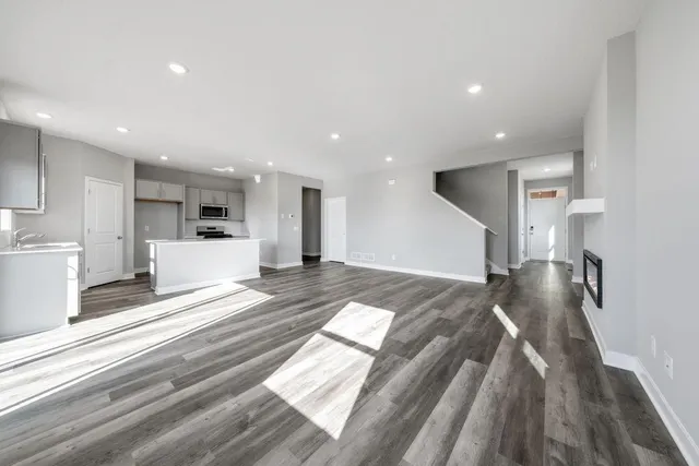 $384,990 | 993 Stone Creek Dr., Jordan, MN 55352