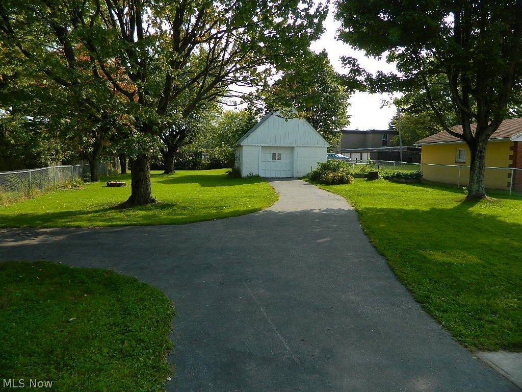 15996 Rockside Road Maple Heights, OH 44137 - Photo 5 of 34