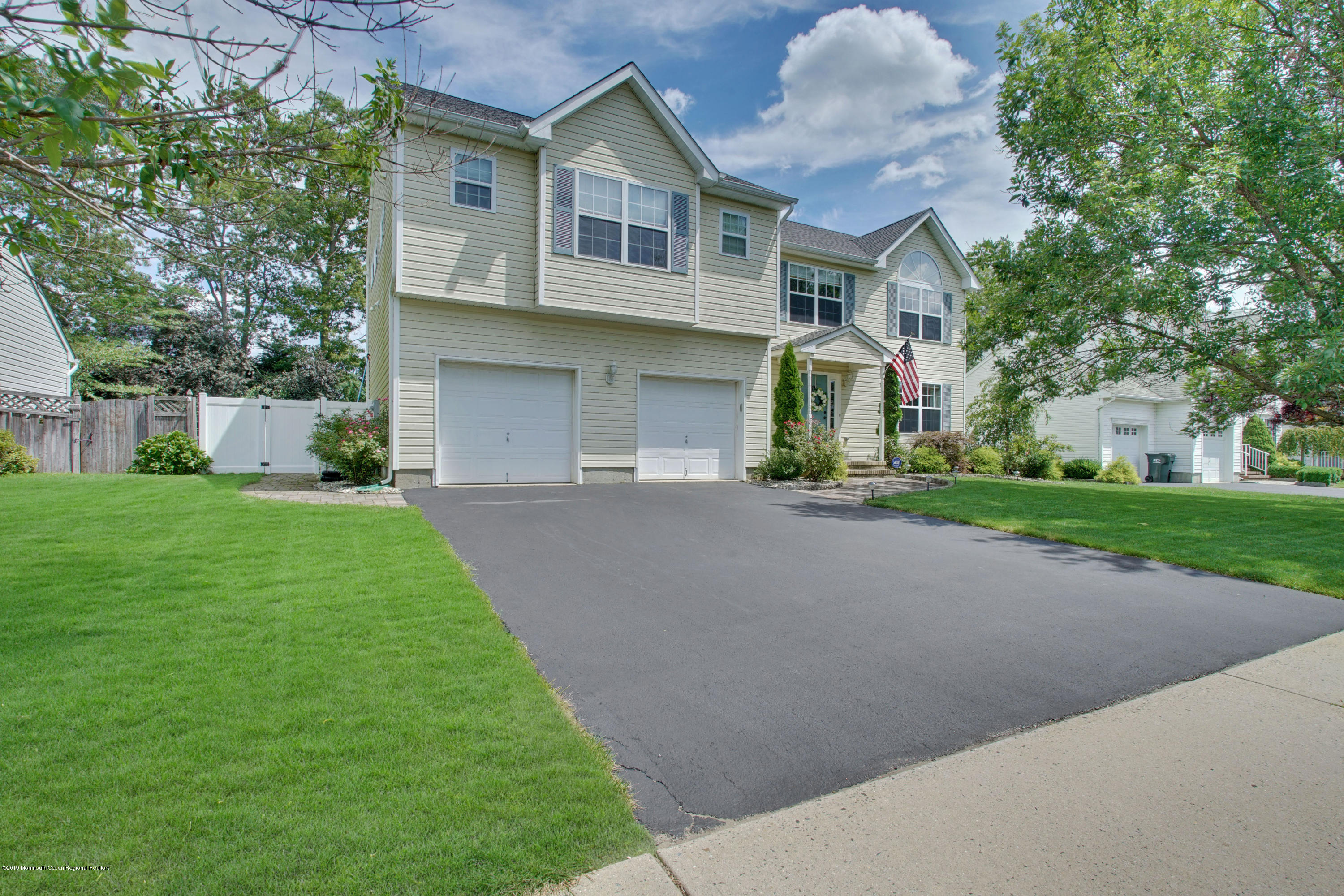 11 East Shenendoah Road Howell, NJ 07731 - Photo 2 of 42 003_dsc07392-dsc07396_1