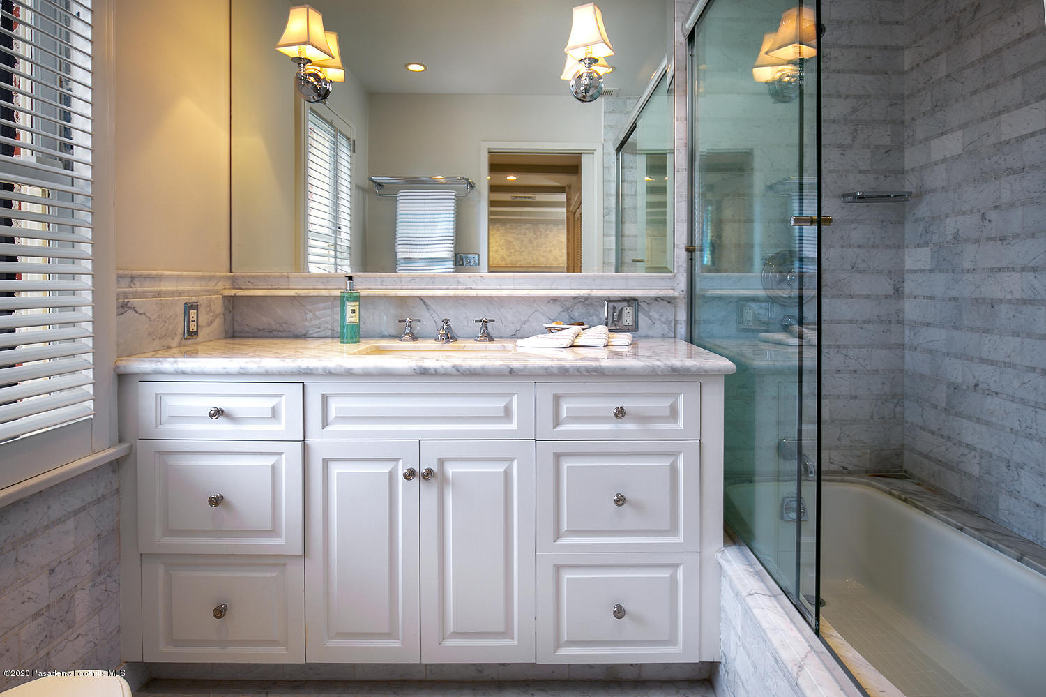 260 Hillside Road South Pasadena, CA 91030 - Photo 25 of 41 a bathroom with a double vanity sink a mirror and a bathtub