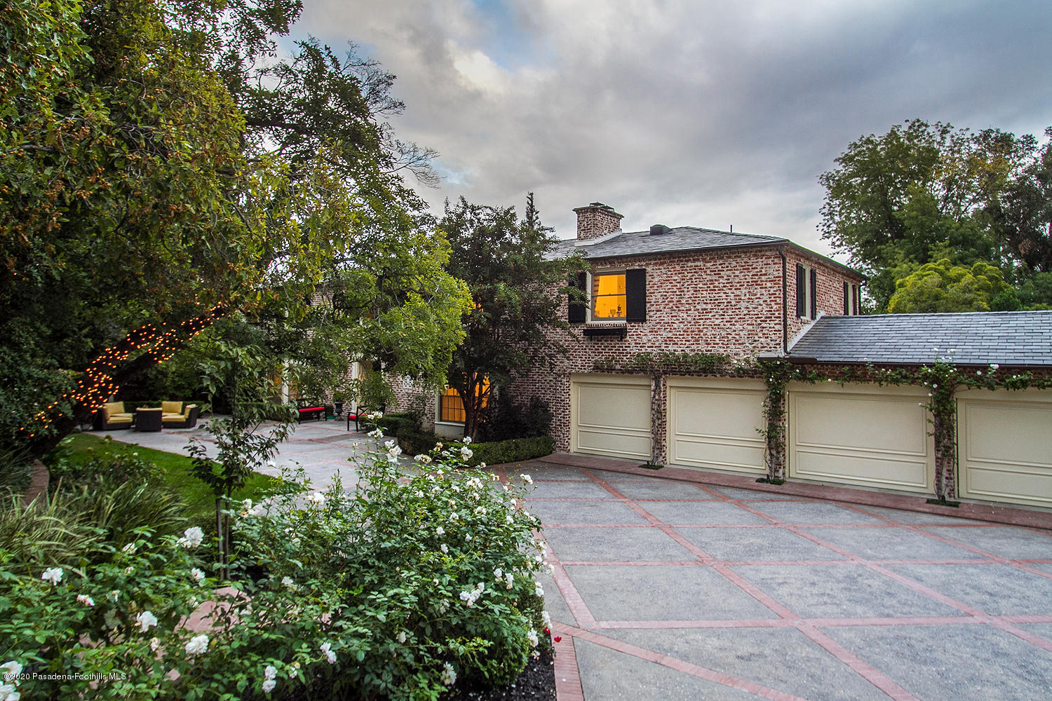 260 Hillside Road South Pasadena, CA 91030 - Photo 39 of 41 a front view of a house with a garden