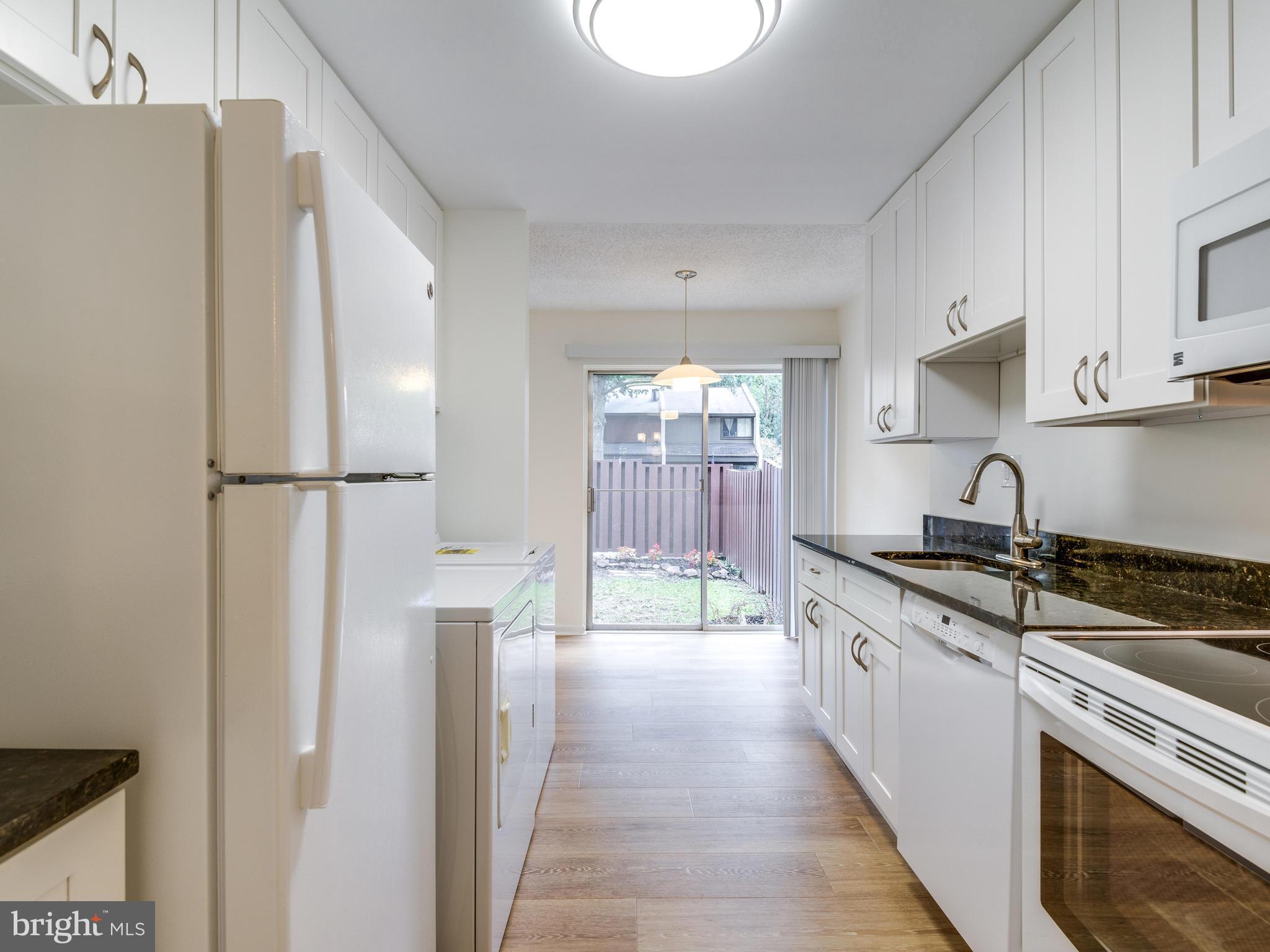 2255 Southgate Square Reston, VA 20191 - Photo 4 of 19 Kitchen - Soft Close 42" Custom Cabinets