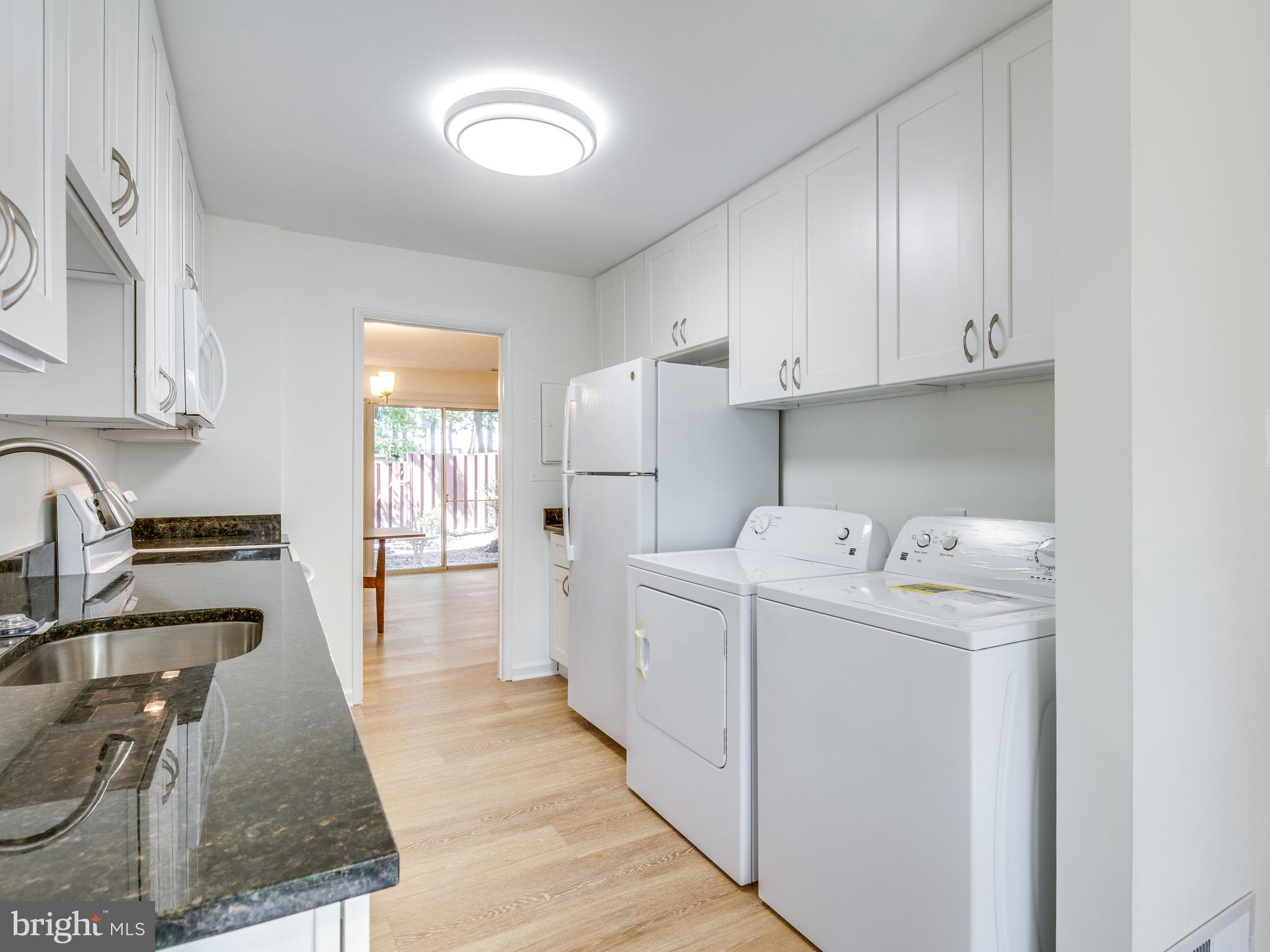 2255 Southgate Square Reston, VA 20191 - Photo 5 of 19 Totally Remodeled Kitchen