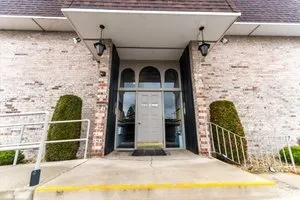 a view of entryway with a tub