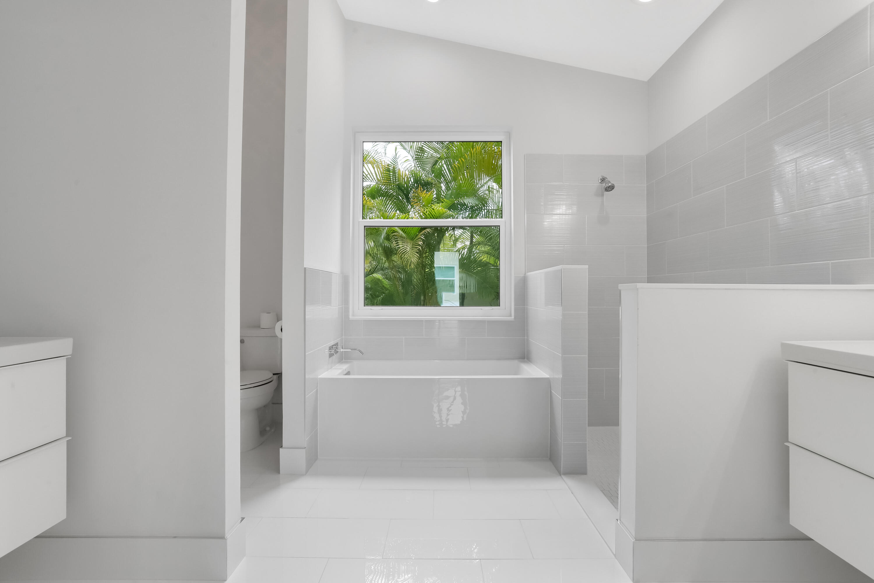 7160 Northwest Turtle Walk Boca Raton, FL 33487 - Photo 22 of 37 Master Suite Tub