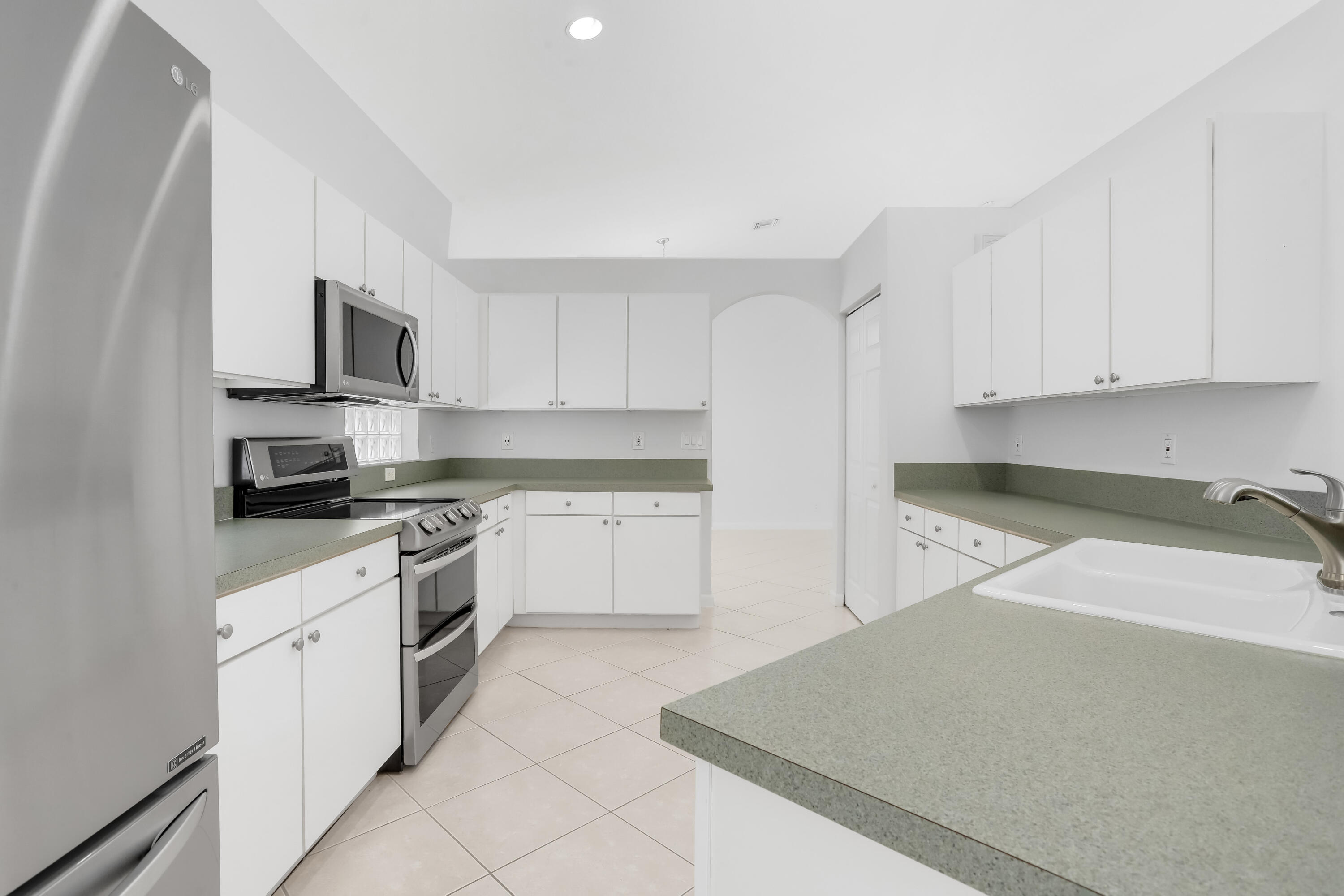 7160 Northwest Turtle Walk Boca Raton, FL 33487 - Photo 7 of 37 Kitchen