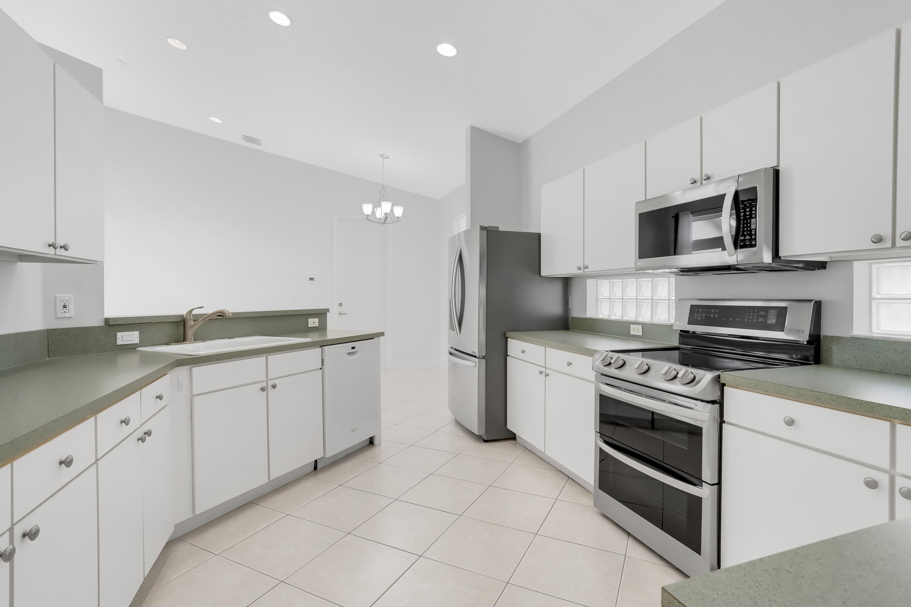 7160 Northwest Turtle Walk Boca Raton, FL 33487 - Photo 8 of 37 Kitchen