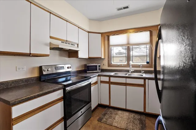 $209,900 | 9512 Keilman Street, Unit 1N, St. John, IN 46373