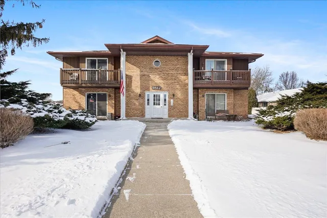 $209,900 | 9512 Keilman Street, Unit 1N, St. John, IN 46373