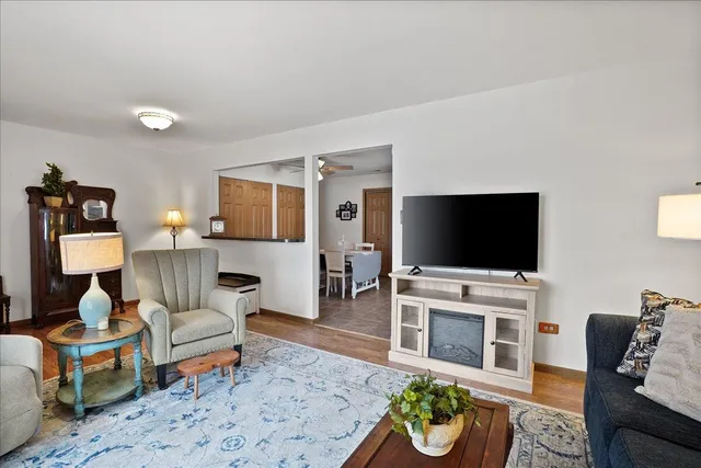 $209,900 | 9512 Keilman Street, Unit 1N, St. John, IN 46373