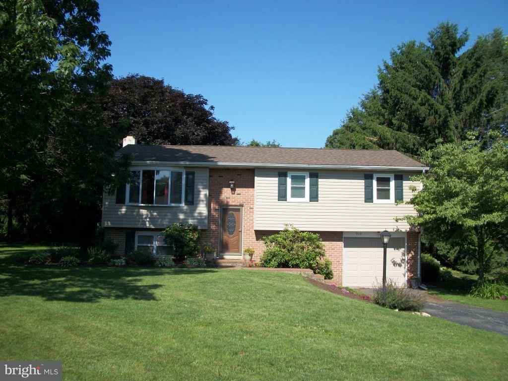 919 Rabbit Hill Road Lititz, PA 17543 - Photo 3 of 35