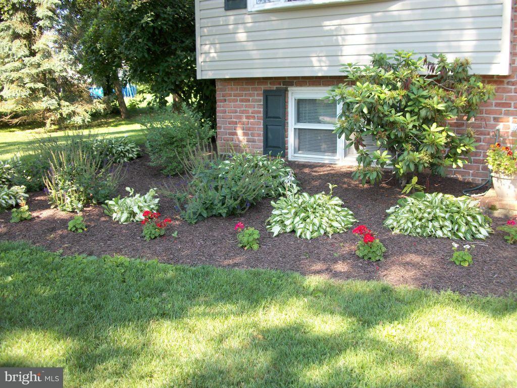 919 Rabbit Hill Road Lititz, PA 17543 - Photo 4 of 35