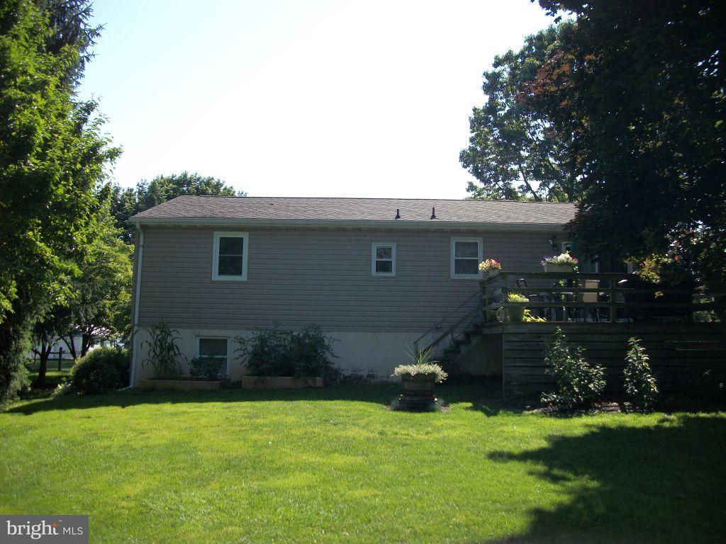919 Rabbit Hill Road Lititz, PA 17543 - Photo 5 of 35