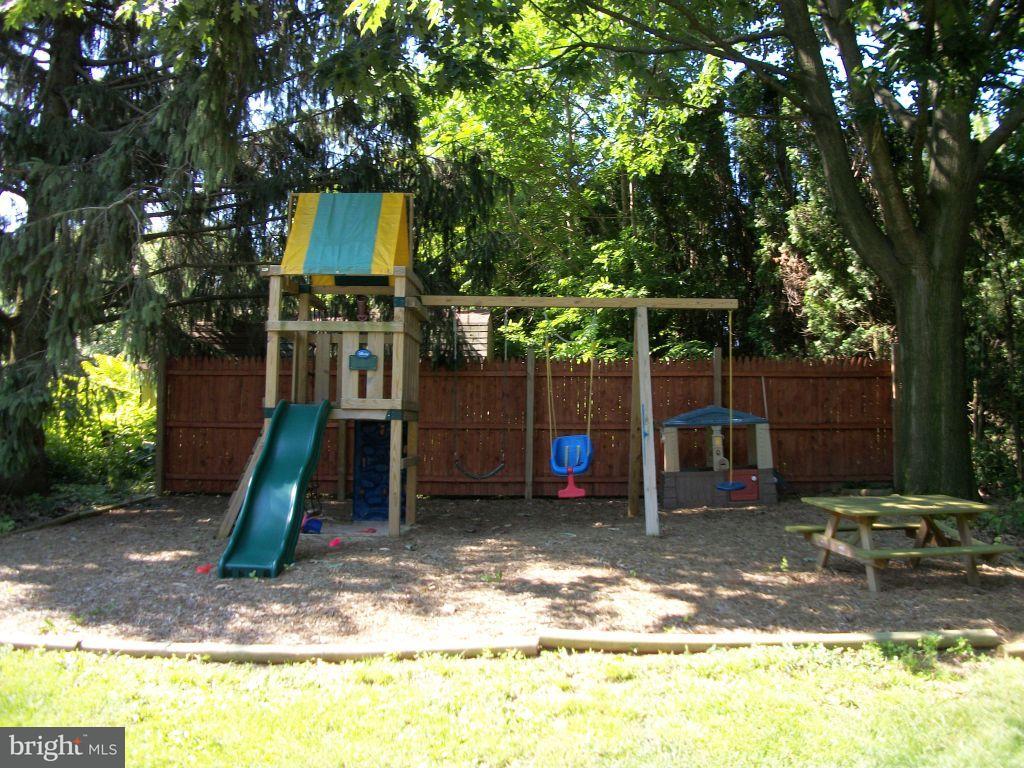 919 Rabbit Hill Road Lititz, PA 17543 - Photo 9 of 35