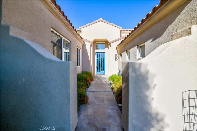 a view of a pathway along a building