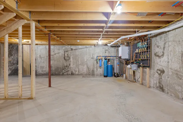 $674,900 | 19 Winters Road, Holden, ME 04429