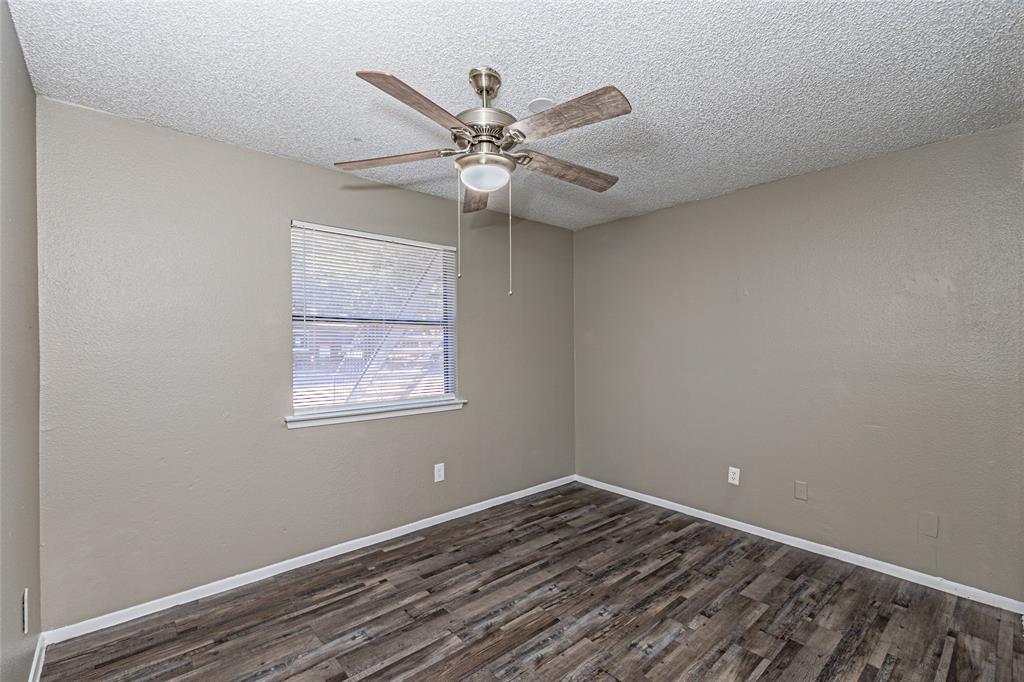 300 West Wintergreen Road DeSoto, TX 75115 - Photo 12 of 18