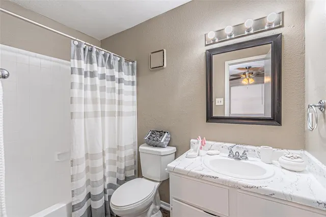 $1,260 | 300 West Wintergreen Road, DeSoto, TX 75115