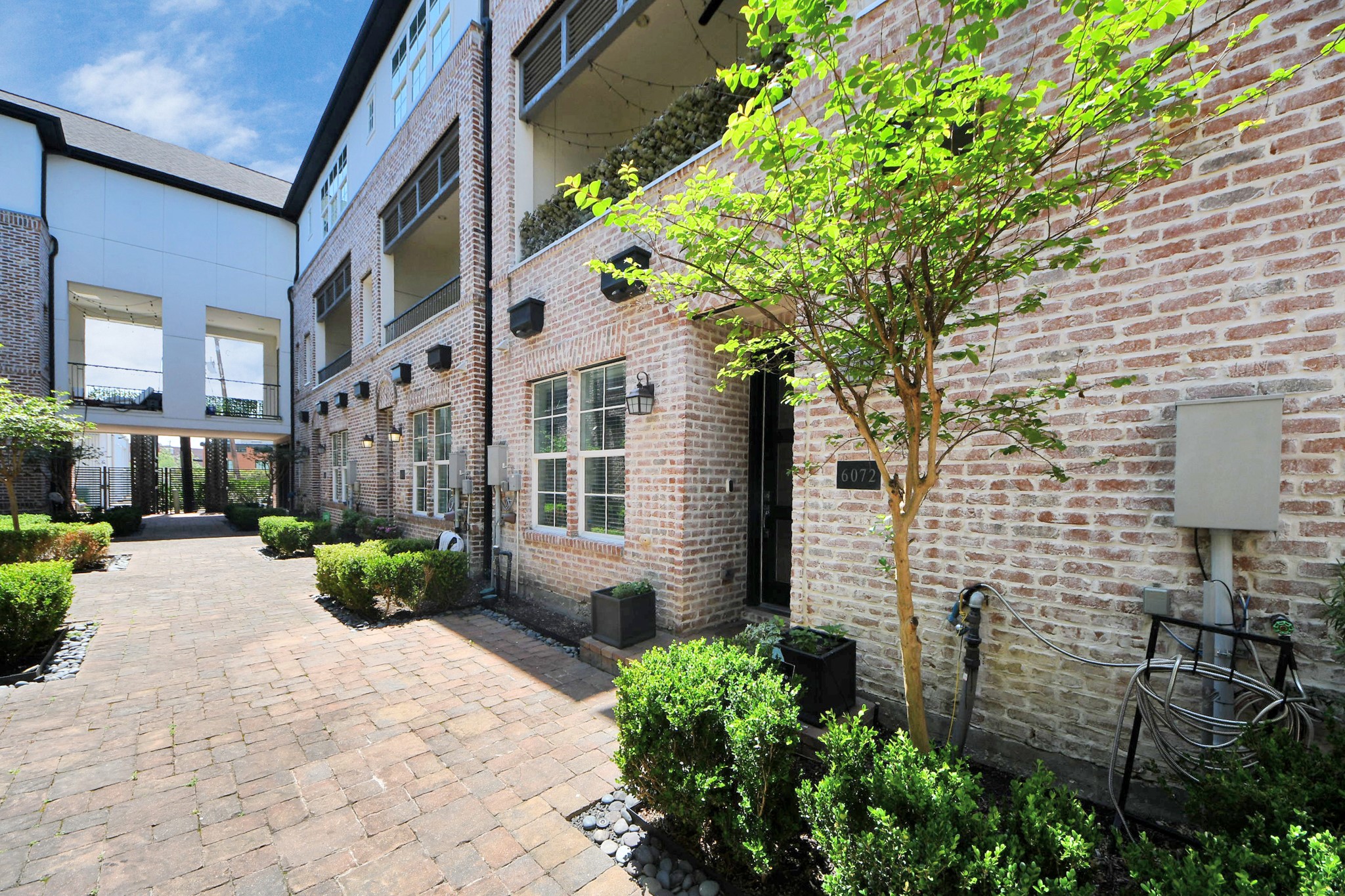 6072 Kansas Street Houston, TX 77007 - Photo 3 of 47