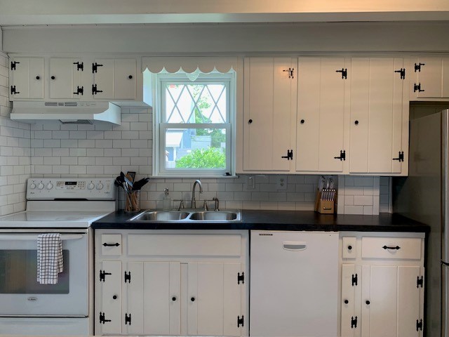 154 Andrew Comstock Road Warwick, RI 02886 - Photo 13 of 27