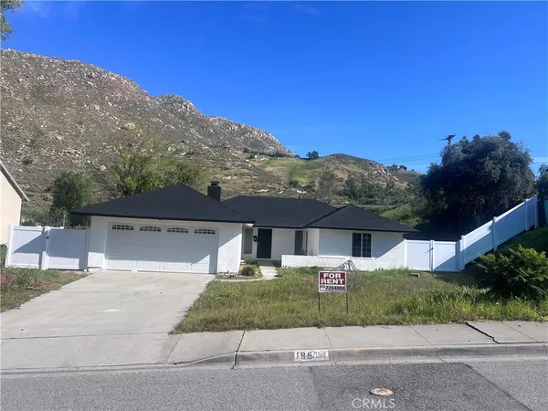 $3,400 | 195 Masters Avenue, Riverside, CA 92507