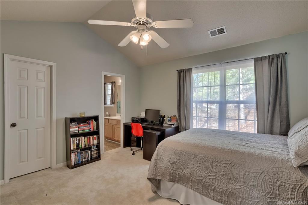 16857 Timber Crossing Road Charlotte, NC 28213 - Photo 29 of 38