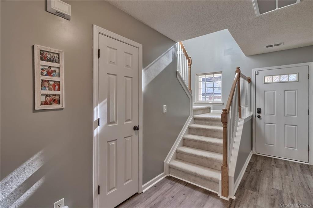 16857 Timber Crossing Road Charlotte, NC 28213 - Photo 4 of 38