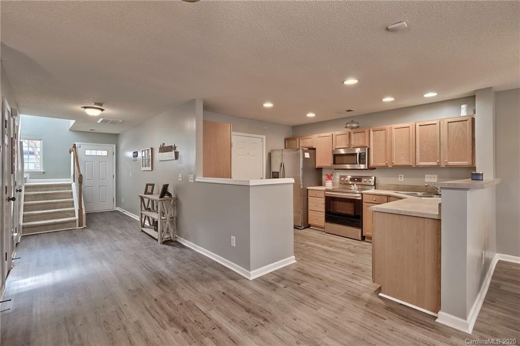 16857 Timber Crossing Road Charlotte, NC 28213 - Photo 5 of 38