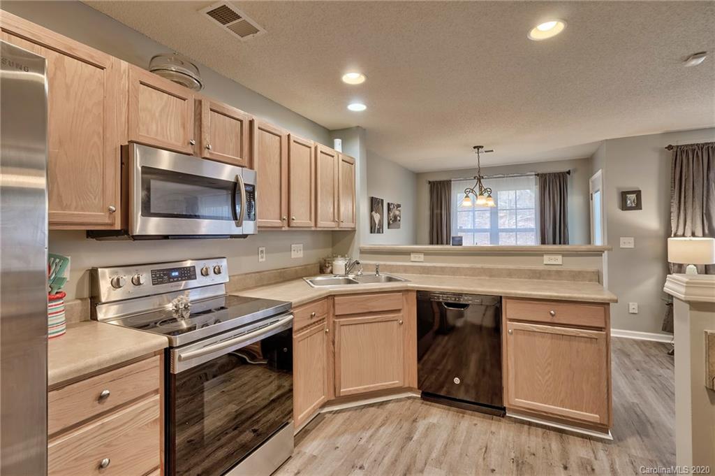 16857 Timber Crossing Road Charlotte, NC 28213 - Photo 6 of 38