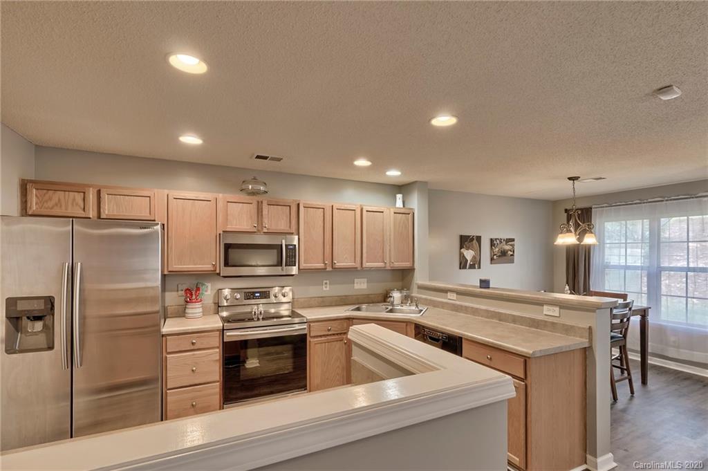 16857 Timber Crossing Road Charlotte, NC 28213 - Photo 7 of 38
