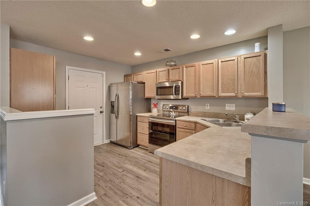 16857 Timber Crossing Road Charlotte, NC 28213 - Photo 8 of 38