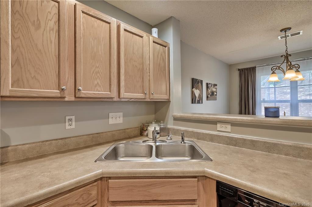 16857 Timber Crossing Road Charlotte, NC 28213 - Photo 10 of 38